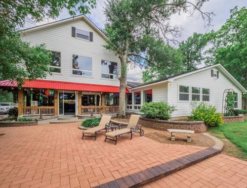 11 Lake View Dr, Huntsville, TX 77320-0247