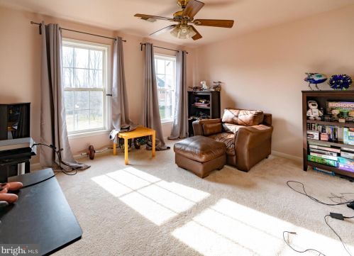 7125 Ayers Mdw Ln, Springfield VA  22150-4915 exterior