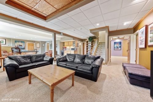 6755 Fieldstone Dr, Willowbrook IL  60527-5294 exterior