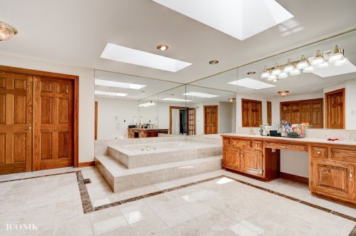 1547 Pine Lake Dr, Naperville IL  60564-9791 exterior