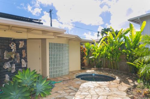 4611 Farmers Rd, Honolulu HI  96816-5218 exterior