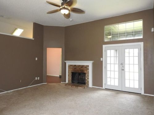 611 Stonefield Ln, Cedar Hill TX  75104-4215 exterior