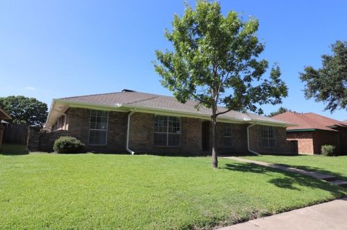 801 Meadowgate Dr, Garland TX  75040-3661 exterior