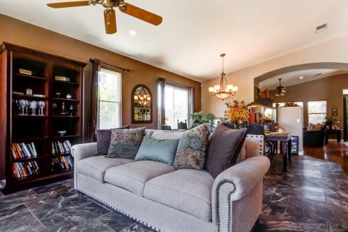 1643 Heathermist Ct, El Cajon, CA 92019-3784