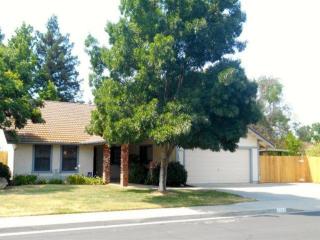 2324 Lincoln Ave, Clovis, CA 93611-6208