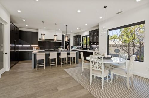 1575 Grant Rd, Los Altos CA  94024-6149 exterior