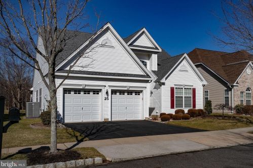 25 Monte Carlo Dr, Trenton, NJ 08691-3738