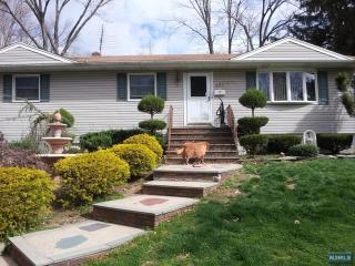 461 Clinton Ave, Rockleigh, NJ 07647-1021
