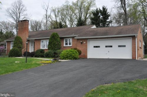 2531 Edgewood Ln, York, PA 17403-9538