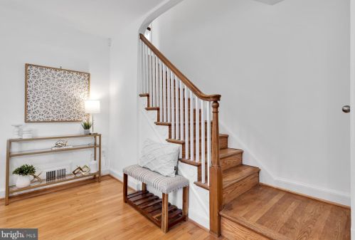 618 Wayne Ave, Silver Spring MD  20910-5556 exterior