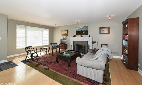 178 Grace Ave, Elmhurst, IL 60126-3236