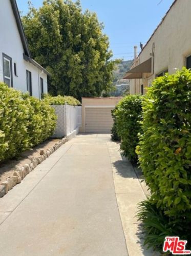 1318 Moncado Dr, Glendale CA  91207-1832 exterior