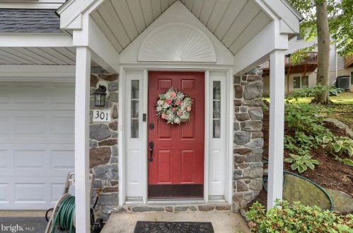 301 Treetops Ct, Lancaster, PA 17601-7101