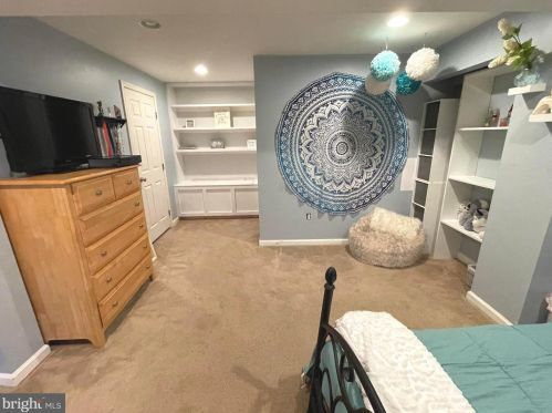 2258 Water Garden Dr, Hanover PA 17331-8319 exterior