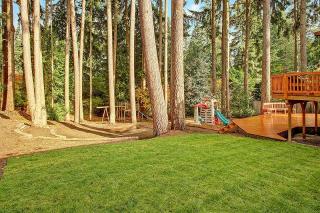 16216 Roanoke Pl, Bellevue, WA 98006-4529