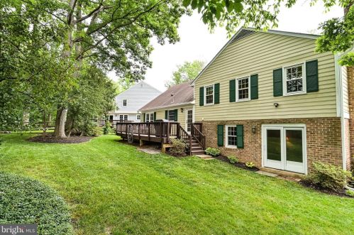 9010 Parliament Dr, Springfield VA  22015-2152 exterior