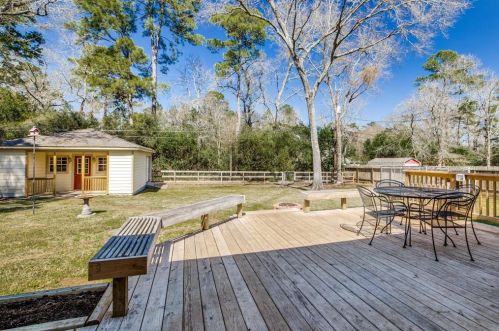 2433 Coachlight Ln, Conroe TX  exterior