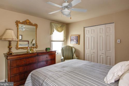 287 Wayne Ave, Tavistock NJ 08033-1008 exterior