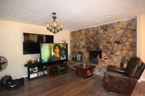 2147 Cedar St, Santa Ana, CA 92707-3009