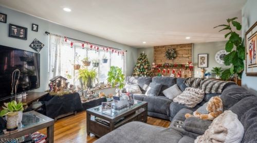 60 Van Nostrand Ave, Dover NJ  07801-4827 exterior