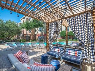 1000 Henderson St, Fort Worth TX  76102-1424 exterior