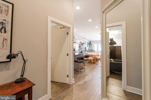 135 3rd St, Philadelphia, PA 19106-1913