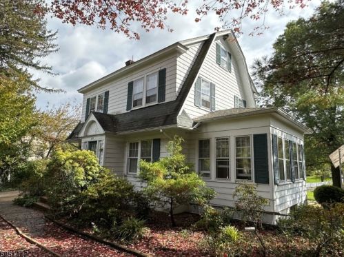 679 Valley Rd, Gillette, NJ 07933-1919