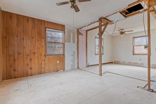 8 Clay St, Hopkinton RI  02804-1602 exterior