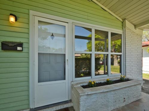 6312 Dorchester Dr, Austin TX  78723-2034 exterior