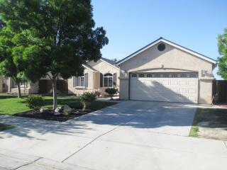 1642 Linden St, Lemoore, CA 93245-5293