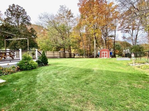 276 Soundview Ave, Huntington CT  06484-2137 exterior