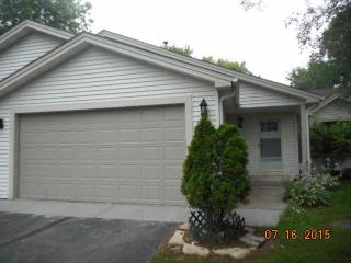 3239 Hillside Ct, Saint Paul, MN 55121-2355