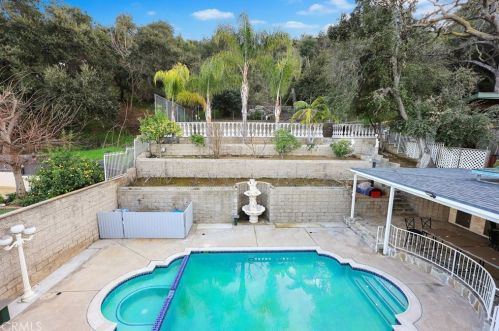 1468 Hillside Dr, Glendale CA  91208-2417 exterior
