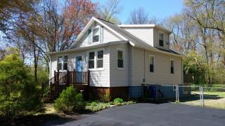 77 Longfellow Ave, Piscataway, NJ 08854-1427