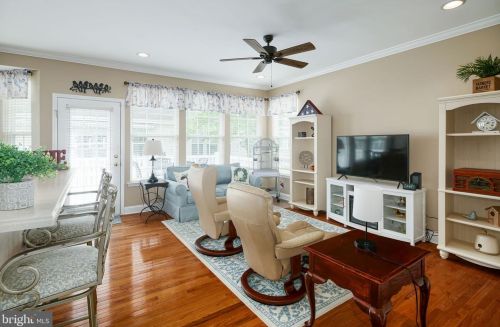 8 Kristian Dr, Erial, NJ 08081-4947