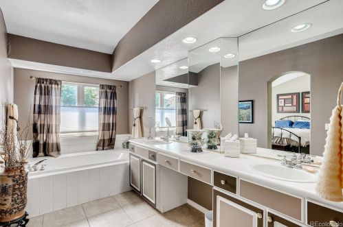 13857 Chenango Dr, Aurora CO 80015-3904 exterior