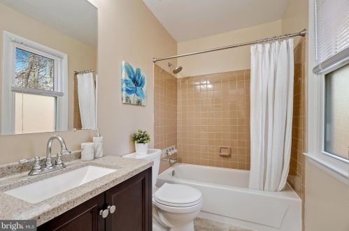 9048 Saffron Ln, Silver Spring MD 20901-4272 exterior