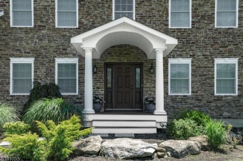 17 Fawn Hollow Dr, Fredon, NJ 07860-5454