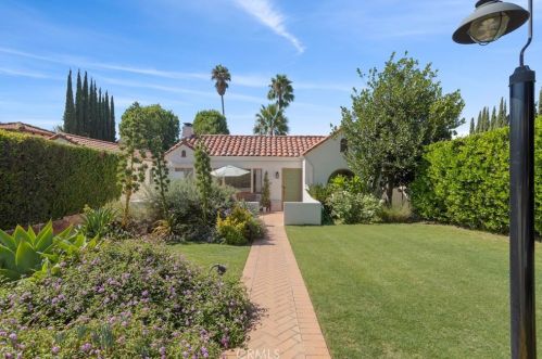 2028 Rangeview Dr, Glendale CA  91201-1146 exterior