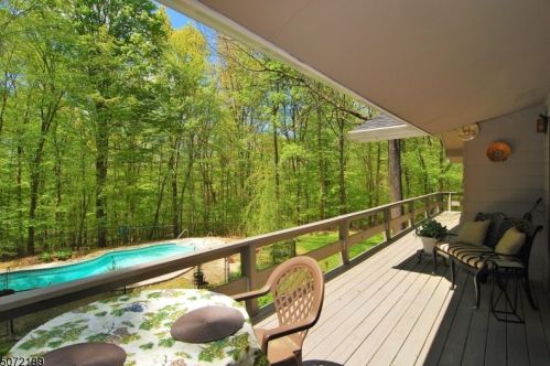 9 Columbia Valley Rd, Andover, NJ 07821-5801