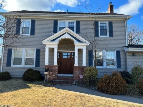 117 Bartholdi Ave, Kinnelon, NJ 07405-1460