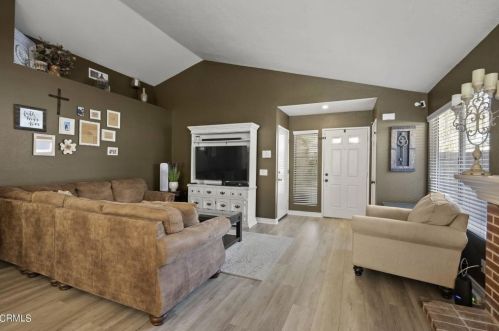 3072 Lamplighter St, Simi Valley CA  93065-5287 exterior