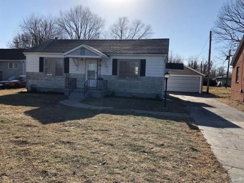 872 Jerome Ln, East Saint Louis, IL 62206-2056