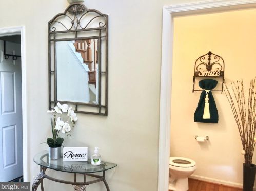 5299 Daybreak Ln, Woodbridge, VA 22193-5851