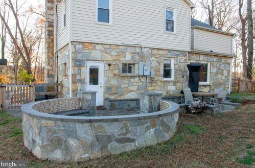 19201 Cardinal Heights Rd, Triangle VA  22172-2406 exterior