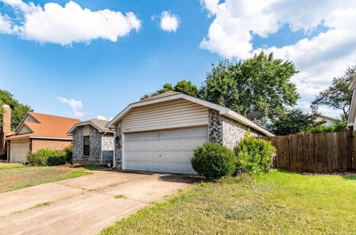 2557 Forest Creek Dr, Fort Worth, TX 76123-1157