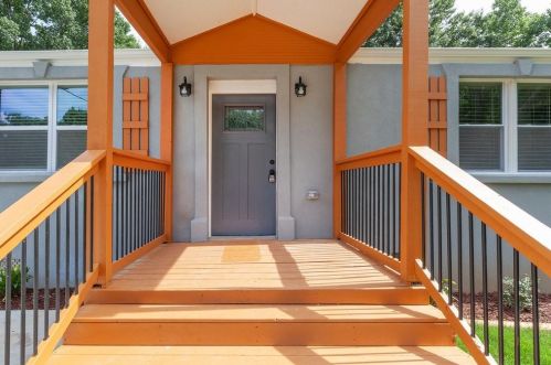 2548 Loghaven Dr, Atlanta, GA 30318-7426