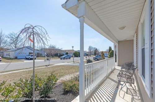 14 Frilham Ln, Lakehurst, NJ 08759-6638