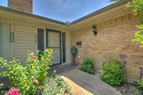 2916 Country Place Ct, Carrollton TX  75006-4709 exterior