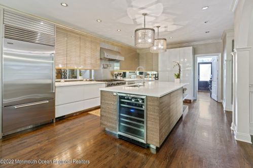 15 Woods End, Tinton Falls, NJ 07712-4180